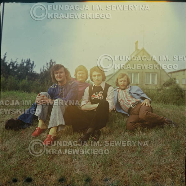 # 1626 - 1974r. sesja zdjęciowa w Sanoku. Czerwone Gitary w składzie: Seweryn Krajewski, Bernard Dornowski, Jerzy Skrzypczyk, Ryszard Kaczmarek.