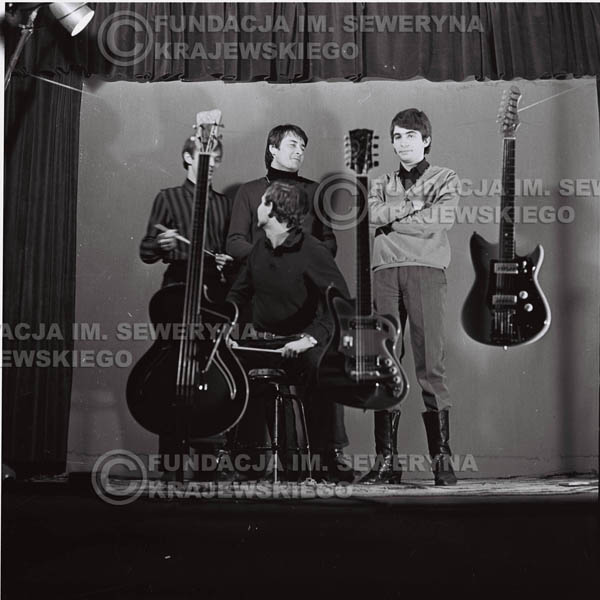 # 197 - Sesja zdjęciowa do drugiej płyty pt: 'Czerwone Gitary 2' 1966r.
