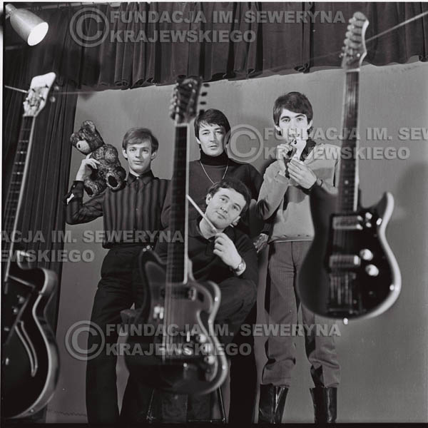 # 199 - Sesja zdjęciowa do drugiej płyty pt: 'Czerwone Gitary 2' 1966r.