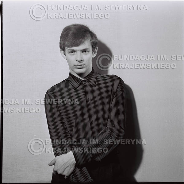 # 222 - Jerzy Skrzypczyk 1967r. sesja do płyty pt: 'Czerwone Gitary 3'
