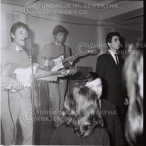 # 243 - 1965r. Czerwone Gitary występ w zimowym Nonstopie
