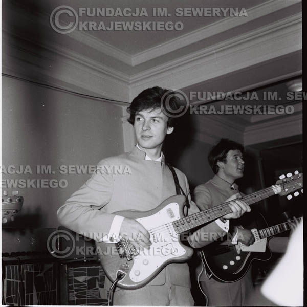 # 244 - 1965r. Czerwone Gitary występ w zimowym Nonstopie