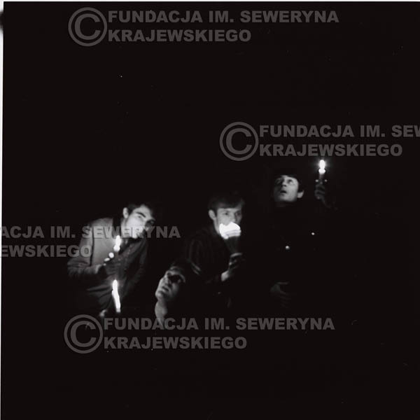 # 285 - Sesja zdjęciowa do okładki płyty pt: 'Czerwone Gitary śpiewają kolędy' 1966r.