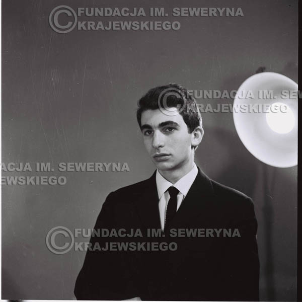 # 423 - Seweryn Krajewski, sesja zdjęciowa do płyty pt: 'Czerwone Gitary 3', 1967r.