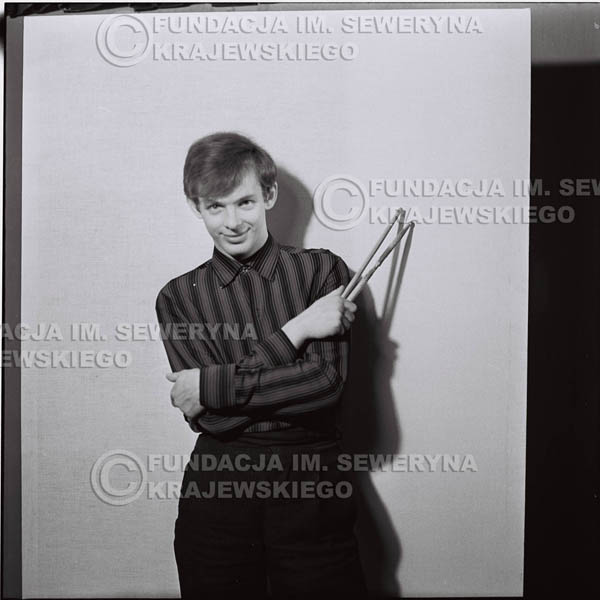 # 428 - Jerzy Skrzypczyk, sesja zdjęciowa do płyty pt: 'Czerwone Gitary 3', 1967r.