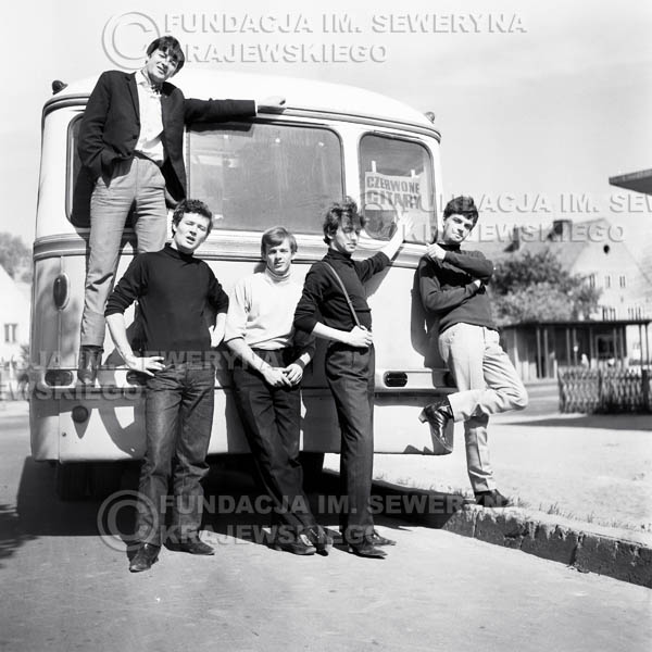 # 47 - Czerwone Gitary 1966r. Od lewej Krzysztof Klenczon, Bernard Dornowski, Jerzy Skrzypczyk, Seweryn Krajewski, Jerzy Kossela