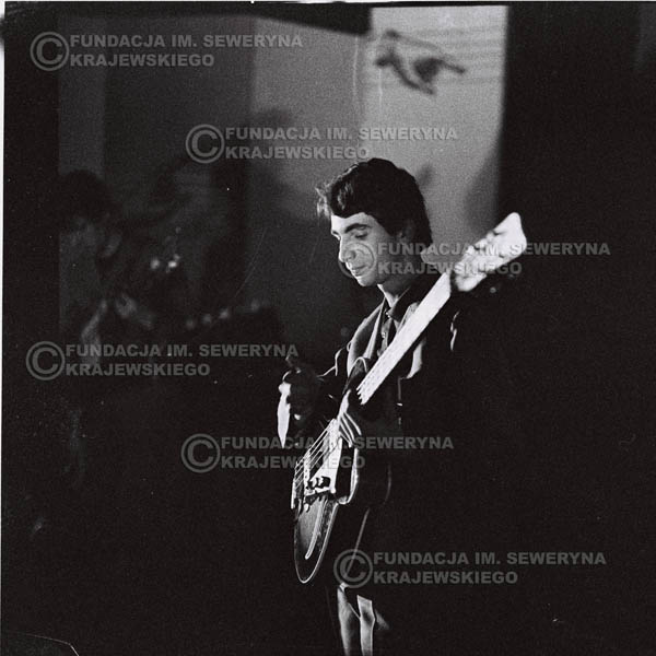 # 625 - 1966r, Nonstop. Koncert Czerwone Gitary. Na pierwszym planie Seweryn Krajewski.