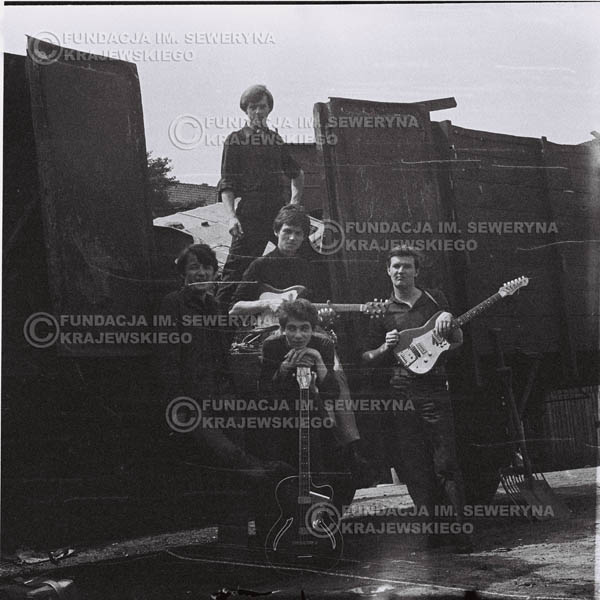 # 668 - 1966r. Czerwone Gitary, Łódź.  Zdjęcie z sesji do okładki pierwszego longpleya Czerwonych Gitar pod tytułem:  'To Wlaśnie My'.