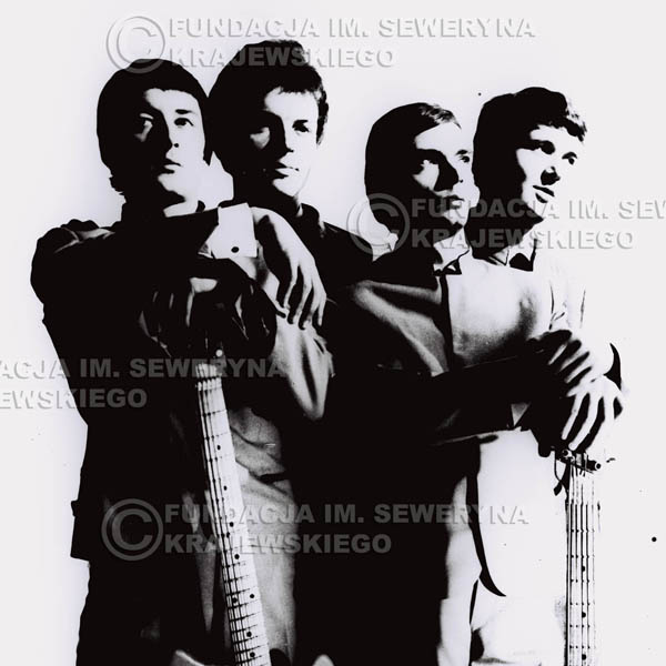 # 82 - Czerwone Gitary, od lewej: Krzysztof Klenczon, Jerzy Kosela, Henryk Zomerski, Bernard Dornowski, 1965r.