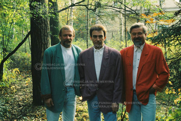 # 906 - Czerwone Gitary w składzie: Jerzy Skrzypczyk, Seweryn Krajewski, Bernard Dornowski. 1991r., sesja zdjęciowa w Michalinie.