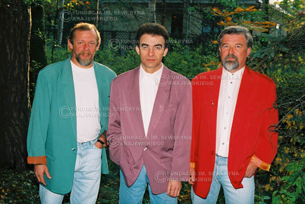 # 915 - Czerwone Gitary w składzie: Jerzy Skrzypczyk, Seweryn Krajewski, Bernard Dornowski. 1991r., sesja zdjęciowa w Michalinie.