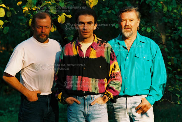 # 942 - 1991r. sesja zdjęciowa w Michalinie, Czerwone Gitary w składzie: Seweryn Krajewski, Jerzy Skrzypczyk, Bernard Dornowski.