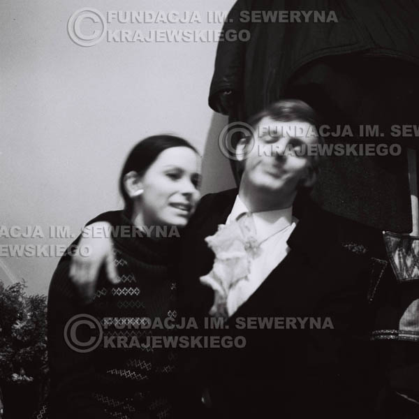 # 95 - Jerzy Skrzypczyk z narzeczoną Marylą, 1968r. w garderobie przed koncertem